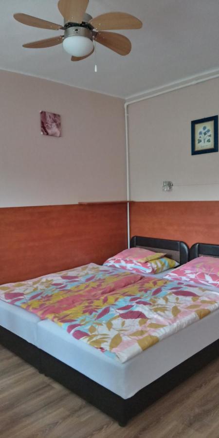 Liza Apartman Gyula Exteriér fotografie
